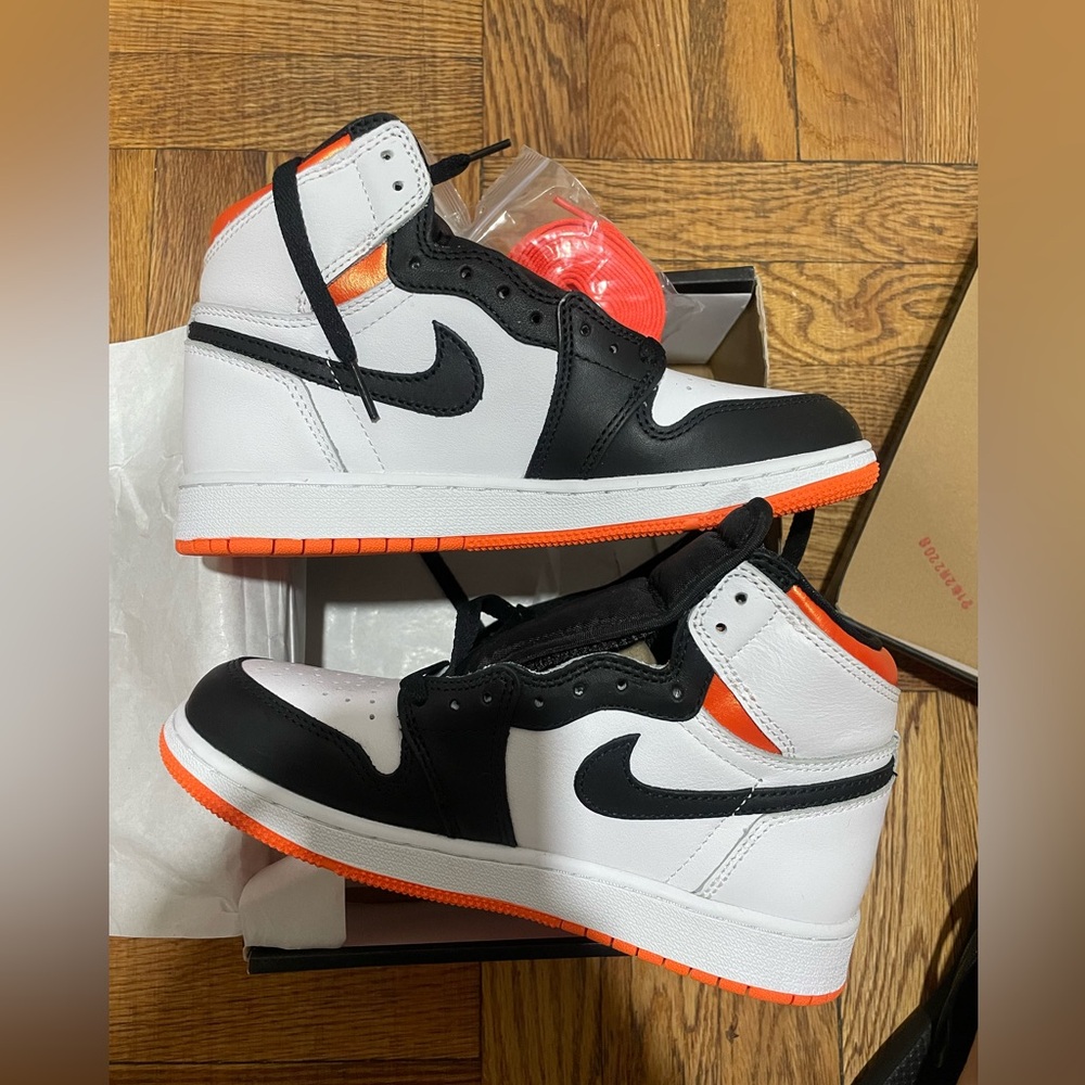 Retro High OG Air Jordan 1 size 4.5Y (W6)